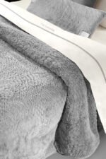 Γούνινη Κουβέρτα UltraSoft 220x240 & Μαξιλαροθήκη 48×48+3 Guy Laroche Crusty Silver - Image 3