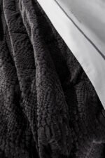 Γούνινη Κουβέρτα UltraSoft 220×240 Μαξιλαροθήκη 48×48+3 Guy Laroche Crusty Black - Image 5