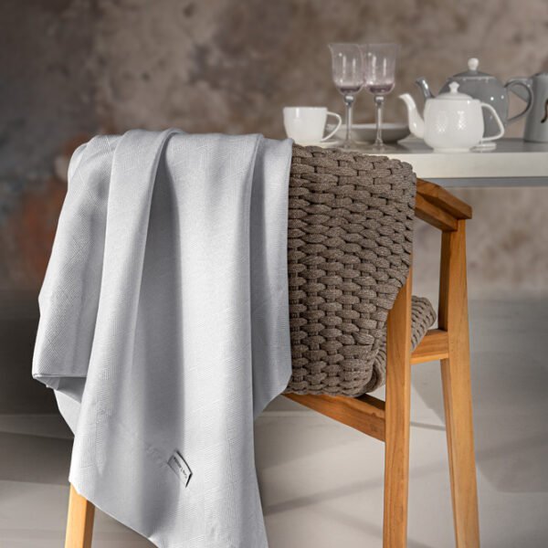 Τραπεζομάντηλο 160×220 Guy Laroche Motion Silver