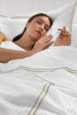 Παπλωματοθήκη Υπέρδιπλη 225×245 Guy Laroche (Διπλό Πλακέ) Nice Beige - Image 2