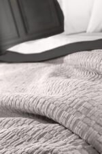 Κάλυμμα Κρεβατιού Υπέρδιπλο 240x260 Guy Laroche Nikki Platinum - Image 4