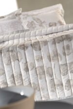 Κουβερλί Υπέρδιπλο 220x240 Guy Laroche Deco Sand - Image 4