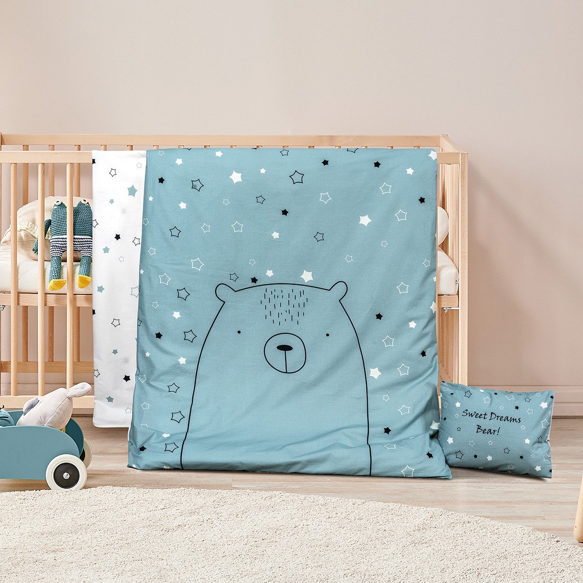 Modern,Baby,Room,,Wooden,Detail,,Cradle,And,Crib,,Pink,Chair, Σετ σεντόνια βρεφικά Bear Art 5185 120x160 Εμπριμέ Beauty Home - Image 1