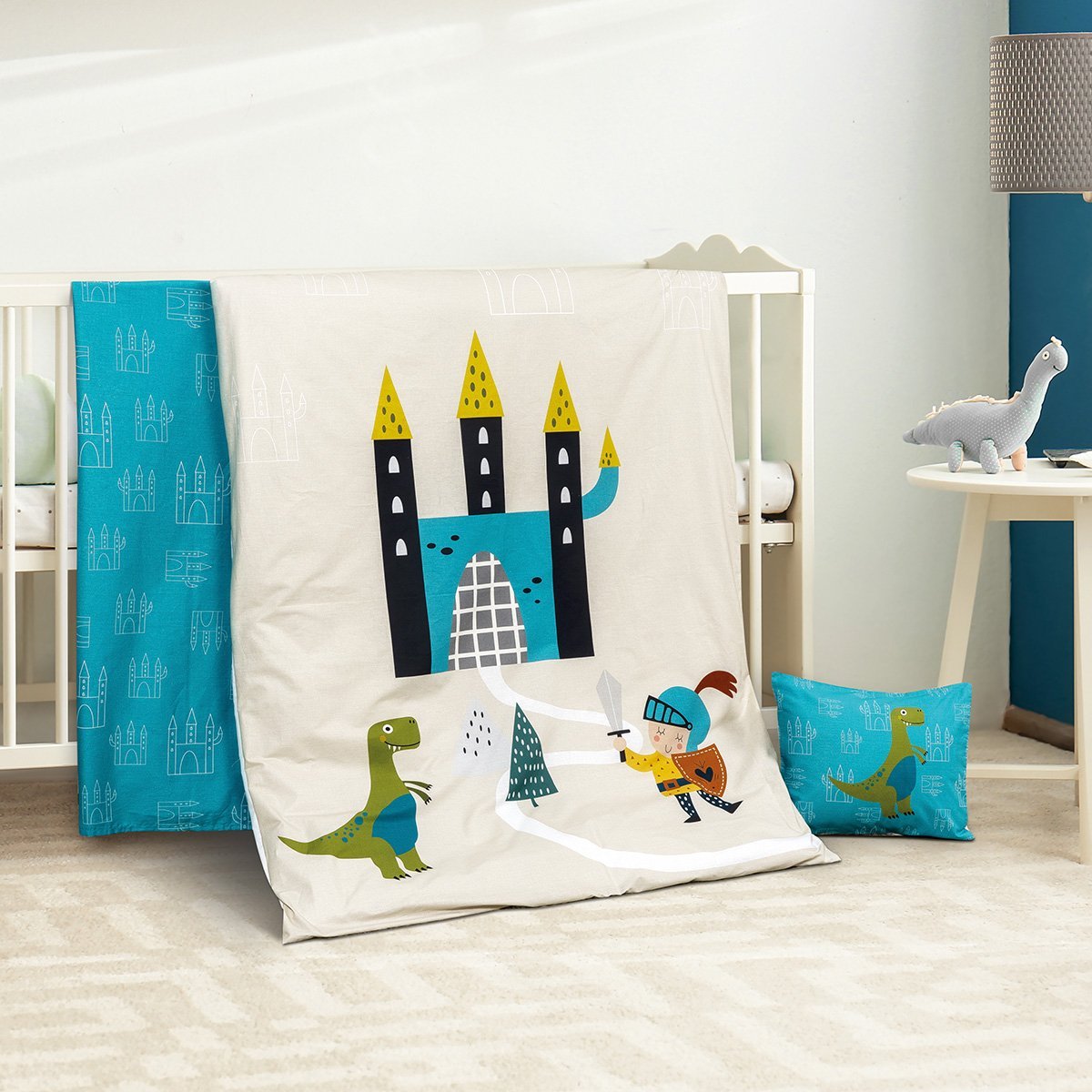 Cute,Nursery,Interior,With,Comfortable,Crib,Near,White,Wall Σετ σεντόνια βρεφικά Castle Art 5186 120x160 Εμπριμέ Beauty Home - Image 1