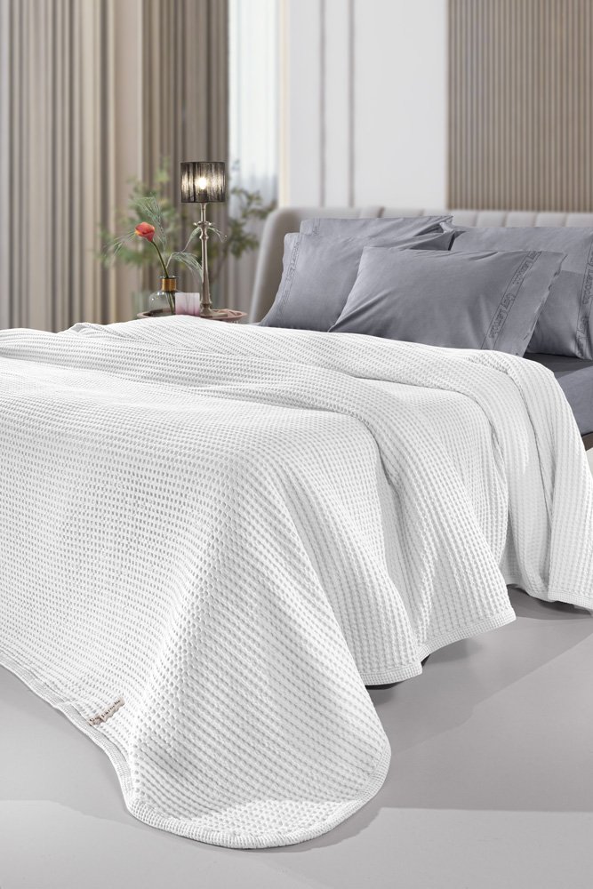 1113092124011 Κουβέρτα Πικέ King Size 260×240 Guy Laroche Eternity Snow White - Image 1