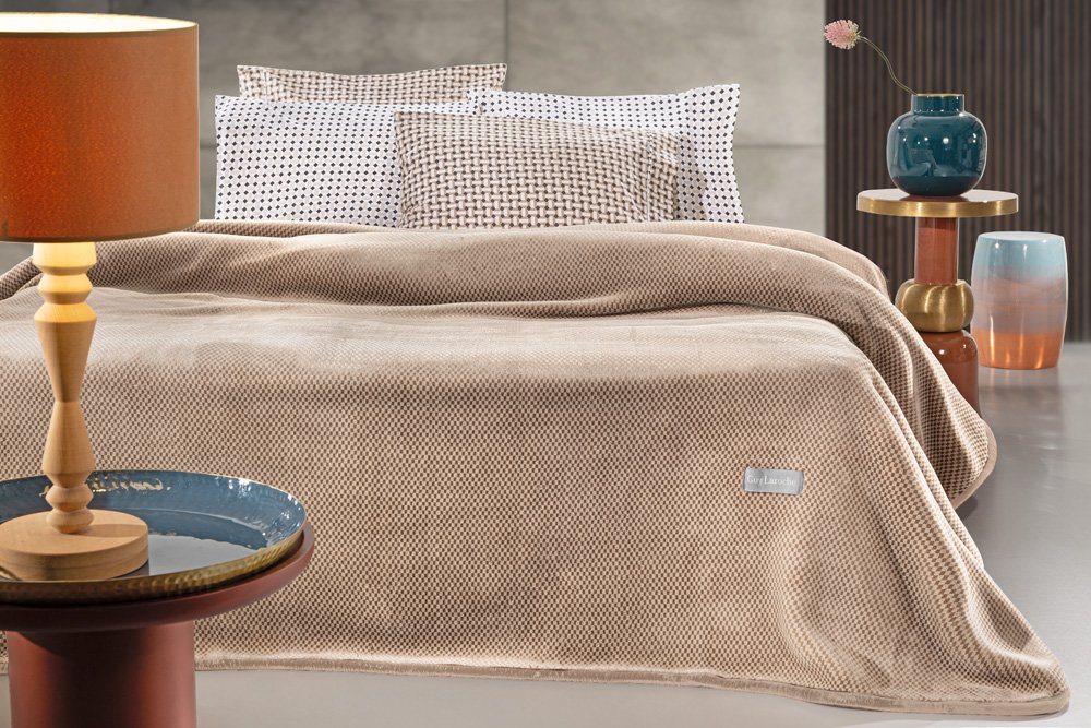 1113086224003 Κουβέρτα Βελουτέ Μονή 160×220 Guy Laroche Cheval Vison - Image 1