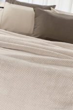 Κουβέρτα Βελουτέ Υπέρδιπλη 220×240 Guy Laroche Cheval Perla - Image 2