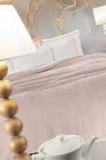 Κουβέρτα Βελουτέ Υπέρδιπλη 220×240 Guy Laroche Cheval Pudra - Image 3