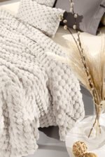 Γούνινη Κουβέρτα UltraSoft King SIze 260×240 Guy Laroche Elixir Ivory - Image 4