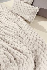 Γούνινη Κουβέρτα UltraSoft King SIze 260×240 Guy Laroche Elixir Ivory - Image 5