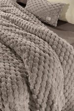 Γούνινη Κουβέρτα UltraSoft King SIze 260×240 Guy Laroche Elixir Taupe - Image 4