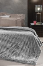 Κουβέρτα Fleece Υπέρδιπλη 220×240 & Μαξιλαροθήκη 52×52 Διακόσμησης Guy Laroche Smoothie Anthracite - Image 2