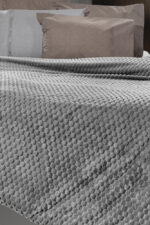Κουβέρτα Fleece Υπέρδιπλη 220×240 & Μαξιλαροθήκη 52×52 Διακόσμησης Guy Laroche Smoothie Anthracite - Image 3