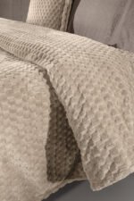 Κουβέρτα Fleece Υπέρδιπλη 220×240 & Μαξιλαροθήκη 52×52 Διακόσμησης Guy Laroche Smoothie Taupe - Image 4