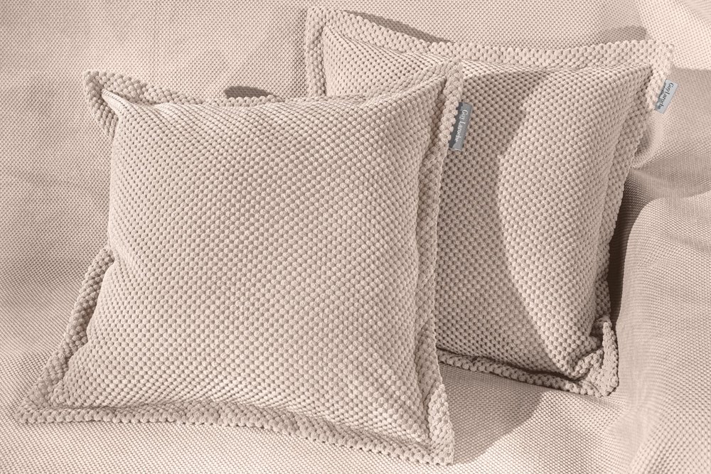 1116086224009 Διακοσμητική Μαξιλαροθήκη 45×45 Guy Laroche Rubicon Champagne - Image 1