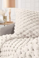 Σετ Ριχτάρι Γούνινο 120×160 & Μαξιλαροθήκη 42×42 Διακόσμησης Guy Laroche Elixir Ivory - Image 2