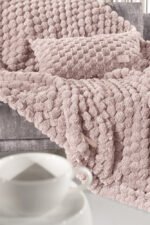 Σετ Ριχτάρι Γούνινο 120×160 & Μαξιλαροθήκη 42×42 Διακόσμησης Guy Laroche Elixir Old Pink - Image 3