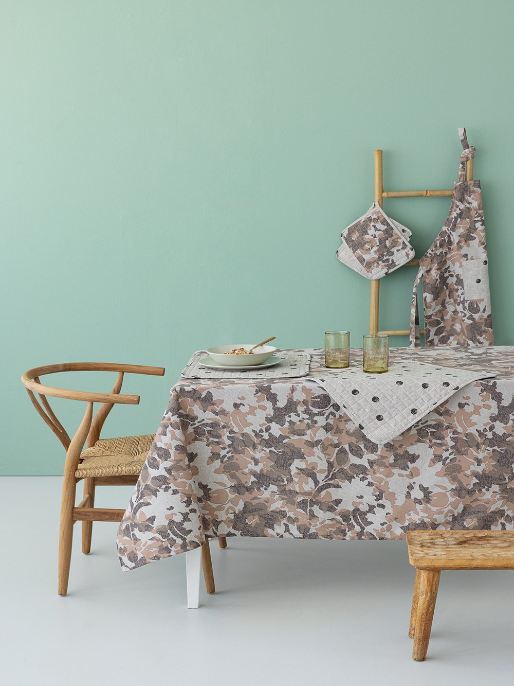 5205857273606_2 Τραπεζομάντηλο TATI 140x220 TAT20 Εμπριμέ Palamaiki - Image 1