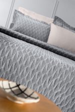 Κάλυμμα Κρεβατιού Υπέρδιπλο 245×260 Guy Laroche Medici Anthracite - Image 2