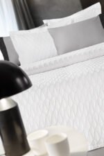 Κάλυμμα Κρεβατιού Υπέρδιπλο 245×260 Guy Laroche Medici White - Image 2