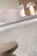 Κάλυμμα Κρεβατιού Ημίδιπλο 180×260 Guy Laroche Lupo Beige-White - Image 2