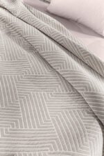 Κάλυμμα Κρεβατιού Ημίδιπλο 180×260 Guy Laroche Lupo Beige-White - Image 3