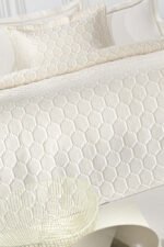 Σετ Κουβερλί King Size 240×250 Guy Laroche Hive Ecru - Image 3