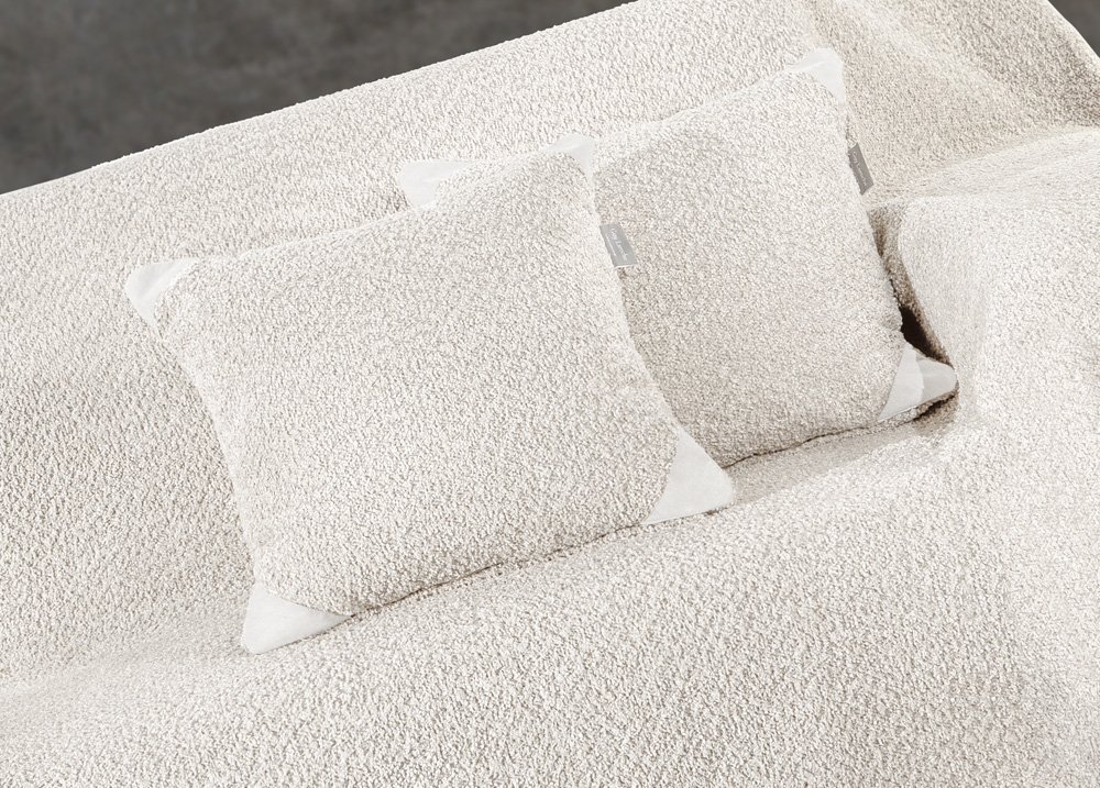 1116086224011 Διακοσμητική Μαξιλαροθήκη 42×42 Guy Laroche Lama Ice - Image 1