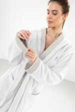 Μπουρνούζι Μακρύ Με Κουκούλα Guy Laroche Monogram White - Image 5