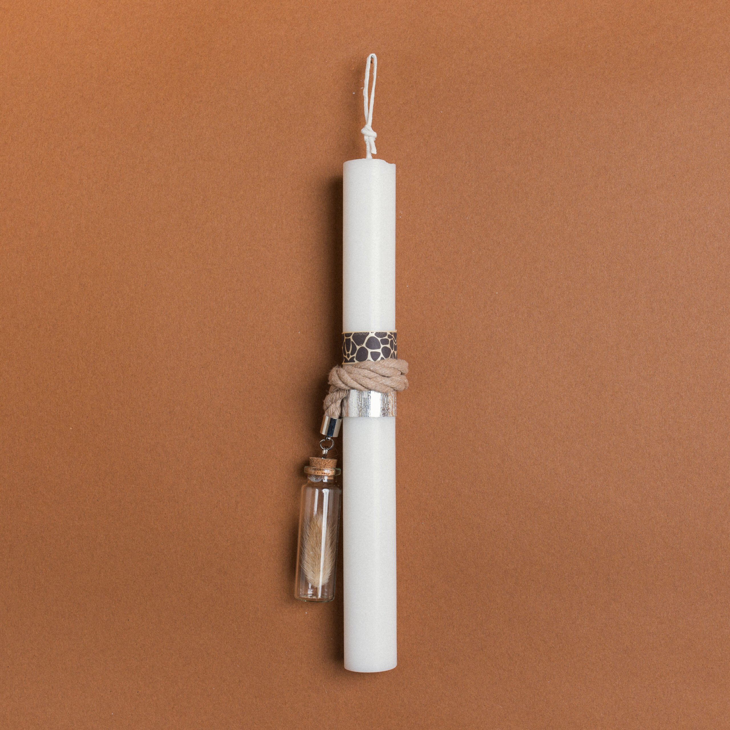 50c446ed-1afd-4456-87c5-ea5e12e5da0f-scaled-1 Beauty Home ΛΑΜΠΑΔΑ 25cm ΓΥΑΛΙΝΟ ΜΠΟΥΚΑΛΑΚΙ ΜΕ ΑΠΟΞΗΡΑΜΕΝΟ ΜΟΚΑ ΣΕ ΣΥΣΚΕΥΑΣΙΑ ΔΩΡΟΥ - Image 1