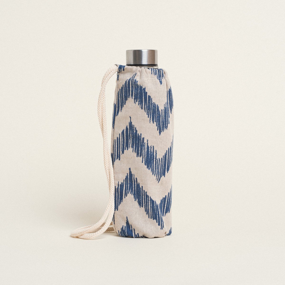 fdc4c28d-c7ad-408b-8dc4-b05973523baf Beauty Home ΘΗΚΗ ΓΙΑ ΜΠΟΥΚΑΛΙ ΜΕ ΚΟΡΔΟΝΙ 22 x 12 cm ΜΠΛΕ ΖΙΓΚΖΑΓΚ - Image 1