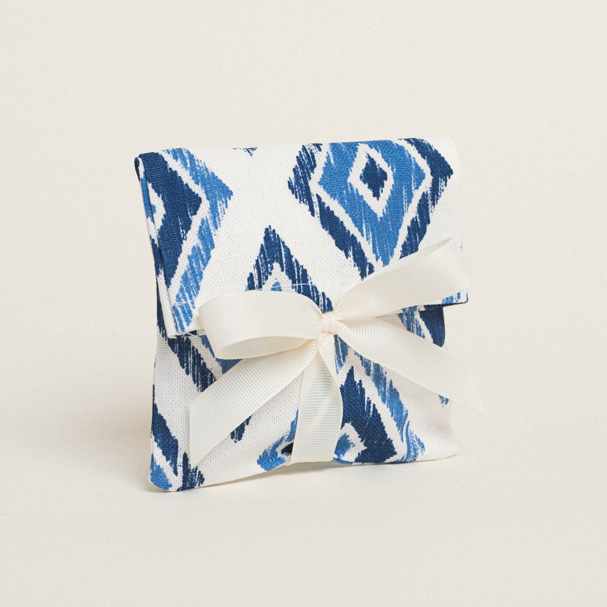 1834f13a-52b9-4c3e-8a08-12d4bf5d6b77 Beauty Home ΠΟΥΓΚΙ ΜΕ ΚΟΡΔΕΛΑ 12 x 17 cm ΜΠΛΕ ΡΟΜΒΟΙ - Image 1