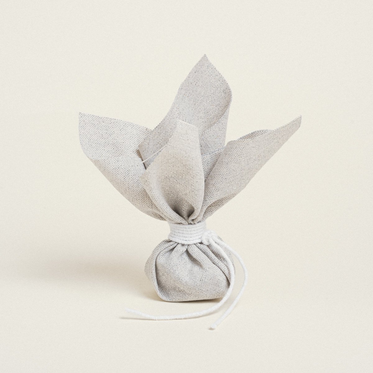 3c129637-1d4c-40c4-9077-ee916f5843ab-3 Beauty Home ΜΑΝΤΗΛΙ 27 x 27 cm ΓΚΡΙ ΑΣΗΜΙ LUREX - Image 1