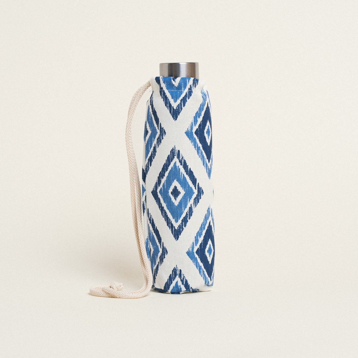 404e3bb6-2d86-48c2-b15a-cda45121ad0b Beauty Home ΘΗΚΗ ΓΙΑ ΜΠΟΥΚΑΛΙ ΜΕ ΚΟΡΔΟΝΙ 22 x 12 cm ΜΠΛΕ ΡΟΜΒΟΙ - Image 1