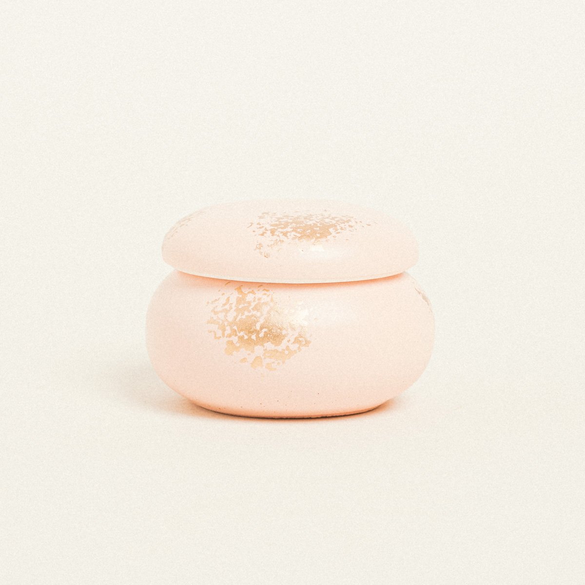 5299999153186-1 Beauty Home ΚΕΡΑΜΙΚΗ ΜΠΙΖΟΥΤΙΕΡΑ ΜΑΚΑΡΟΝ ΜΕ ΧΡΥΣΗ ΛΕΠΤΟΜΕΡΕΙΑ 6,5 x 5 cm ΣΟΜΟΝ / ΧΡΥΣΟ - Image 1