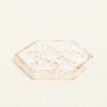 Beauty Home ΚΕΡΑΜΙΚΟ ΠΟΛΥΓΩΝΟ ΣΟΥΒΕΡ ΜΕ ΧΡΥΣΕΣ ΛΕΠΤΟΜΕΡΕΙΕΣ 9 x 10 X 1,2 cm ΛΕΥΚΟ / ΧΡΥΣΟ