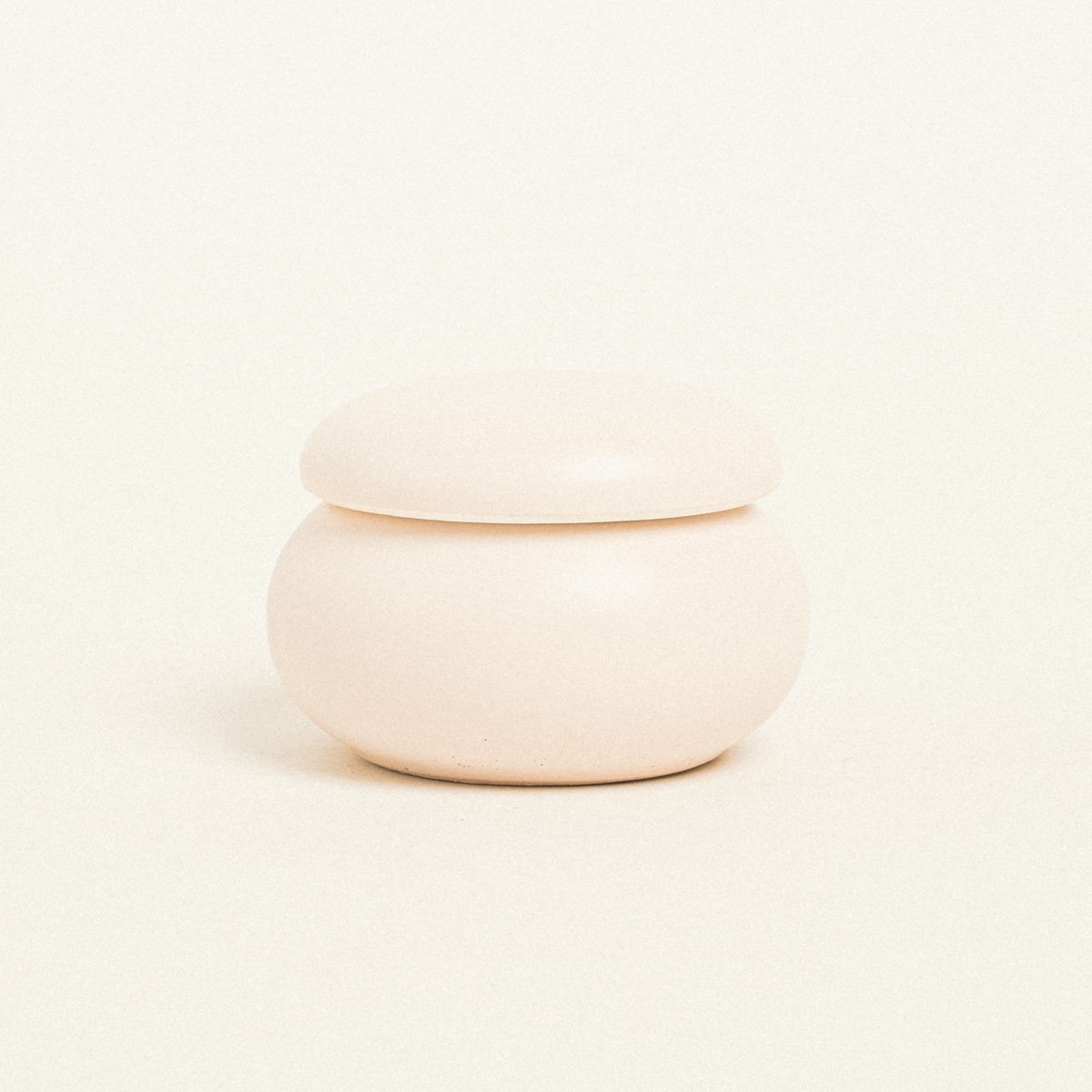 5299999213446 Beauty Home ΚΕΡΑΜΙΚΗ ΜΠΙΖΟΥΤΙΕΡΑ ΜΑΚΑΡΟΝ 6,5 x 5 cm ΕΚΡΟΥ - Image 1