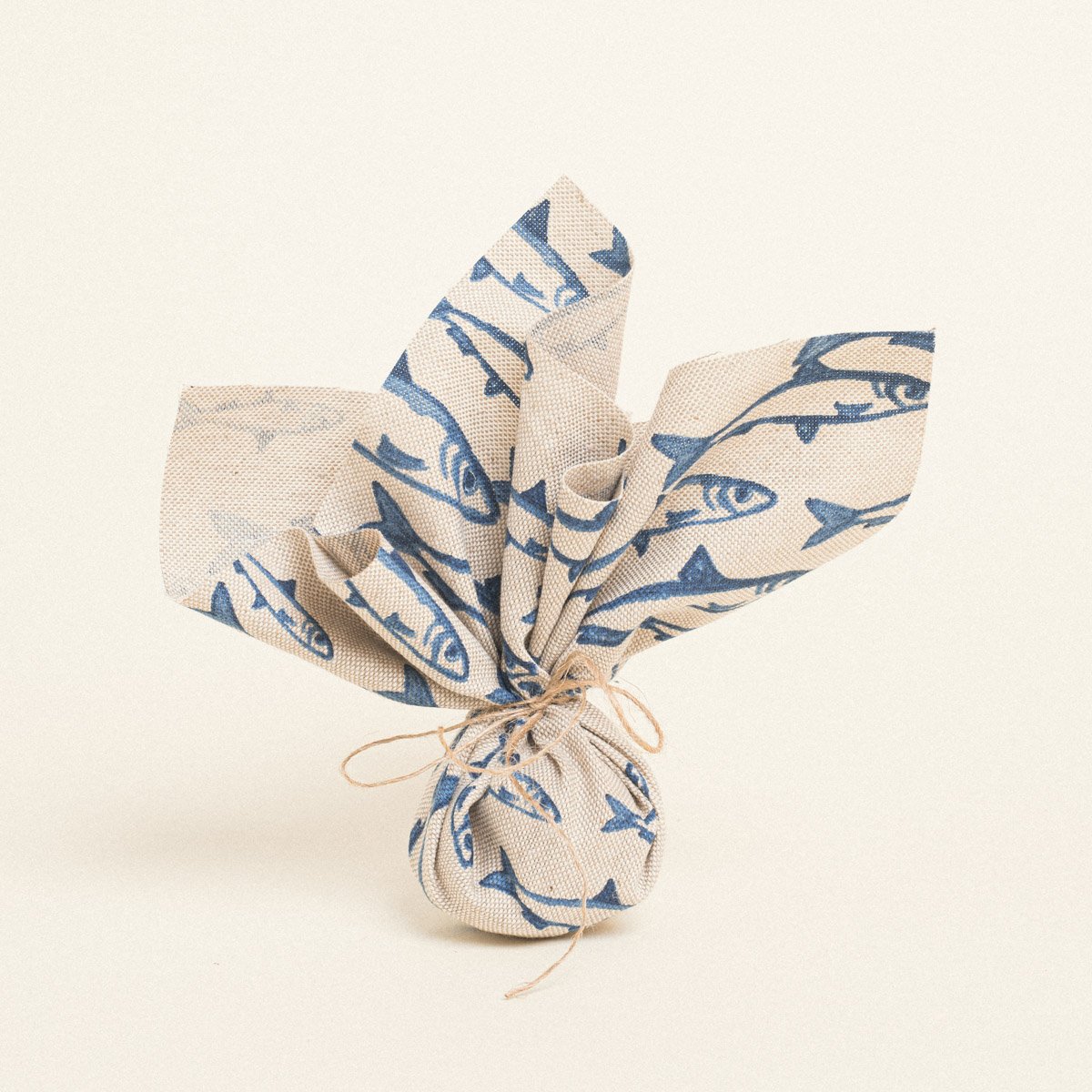 53d8aed3-94d4-4310-8b8a-aee97a9c52db Beauty Home ΜΑΝΤΗΛΙ 27 x 27 cm ΨΑΡΙΑ ΜΕ ΟΨΗ ΖΩΓΡΑΦΙΣΜΕΝΑ ΣΤΟ ΧΕΡΙ 140 CM - Image 1