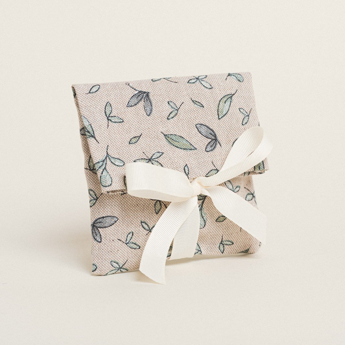 59543b68-faf1-4612-aad9-530e6ce0a02d-3 Beauty Home ΠΟΥΓΚΙ ΜΕ ΚΟΡΔΕΛΑ 12 x 17 cm ΜΙΚΡΑ ΦΥΛΛΑ ΑΚΟΥΑΡΕΛΑ - Image 1