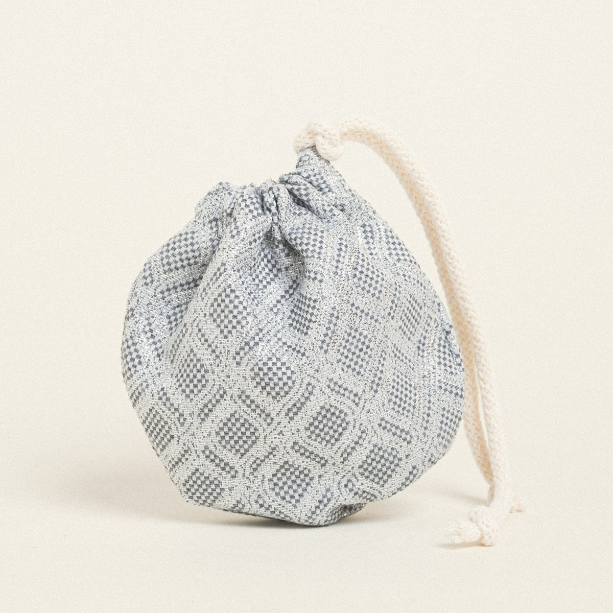 6dbc1cd5-fd07-4b96-9d39-b6a3ae1c4ec5 Beauty Home ΠΟΥΓΚΙ ΟΒΑΛ ΜΕ ΚΟΡΔΟΝΙ 13 x 14 cm ΖΑΚΑΡ ΟΡΙΕΝΤΑΛ ΓΚΡΙ – ΑΣΗΜΙ - Image 1