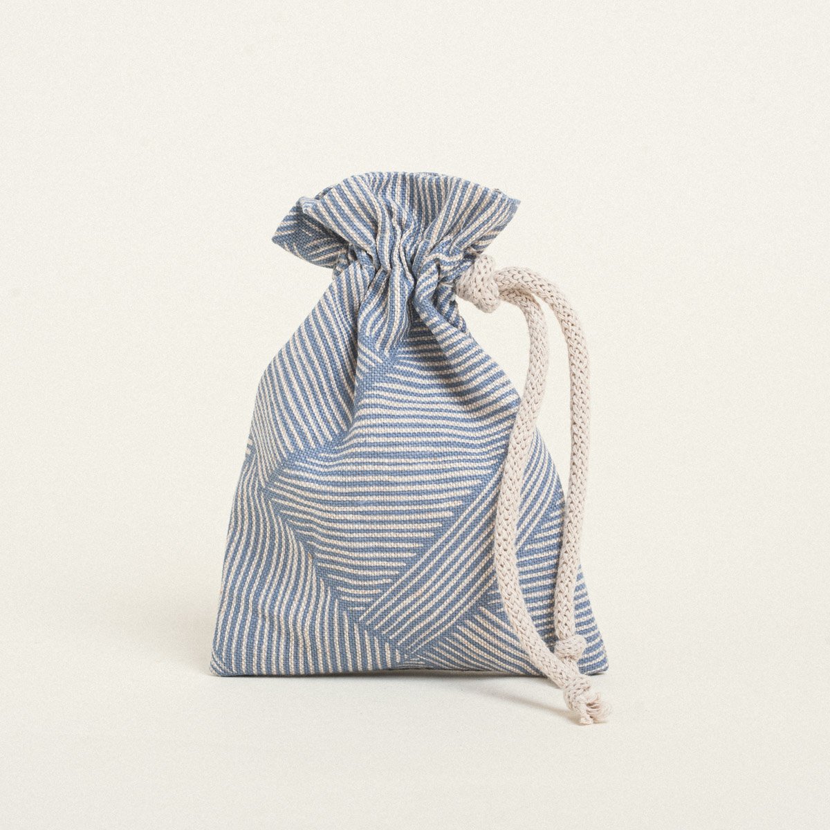 74f8fc83-3fb8-445c-8c41-6c19d91f70d0-3 Beauty Home ΠΟΥΓΚΙ ΜΕ ΚΟΡΔΟΝΙ 12 x 17 cm ΔΙΑΓΩΝΙΕΣ ΓΡΑΜΜΕΣ ΜΠΛΕ - Image 1