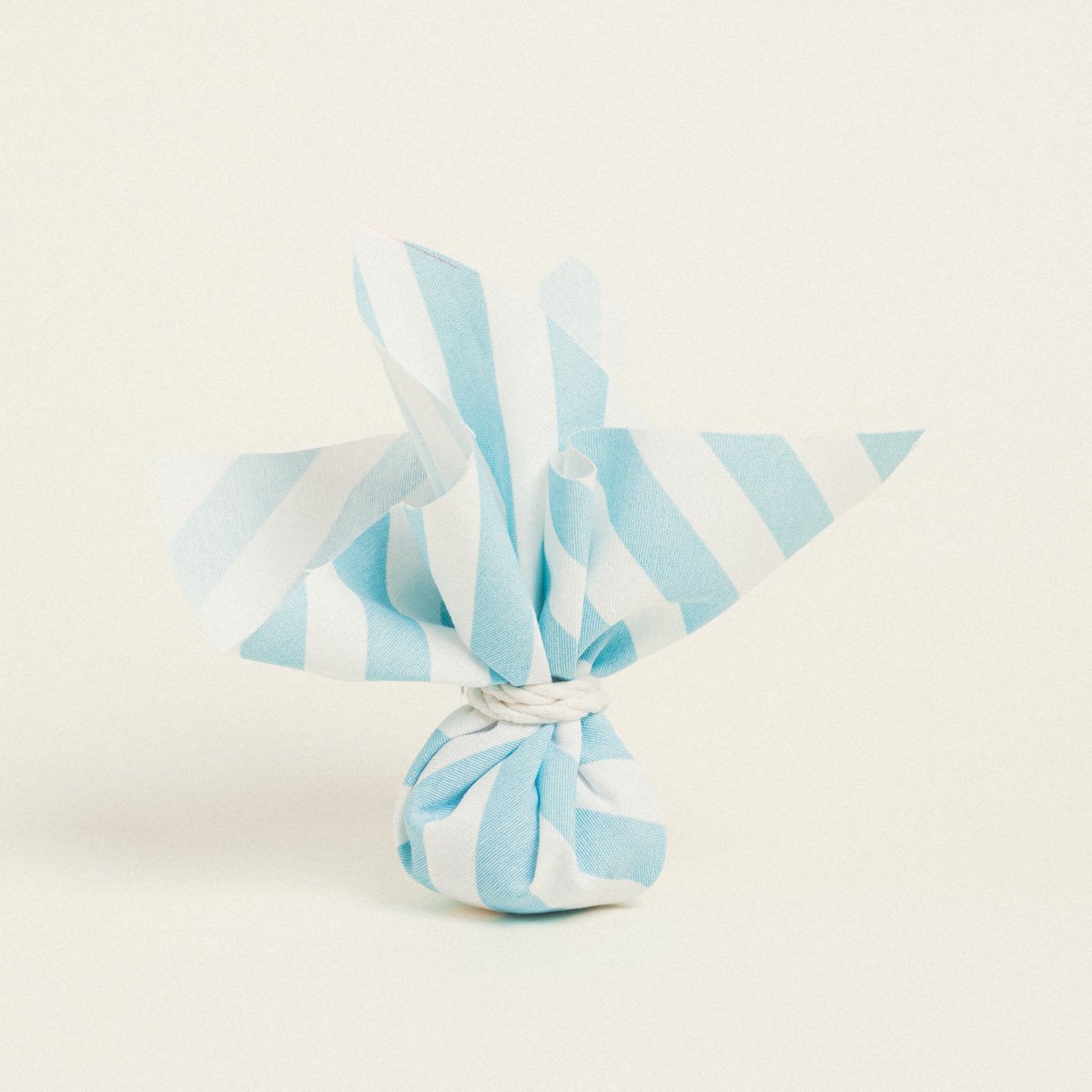 7d146e9e-5d90-4c01-b572-f259579982b4-3 Beauty Home ΜΑΝΤΗΛΙ 27 x 27 cm ΔΙΑΓΩΝΙΑ ΡΙΓΑ ΓΑΛΑΖΙΟ - Image 1