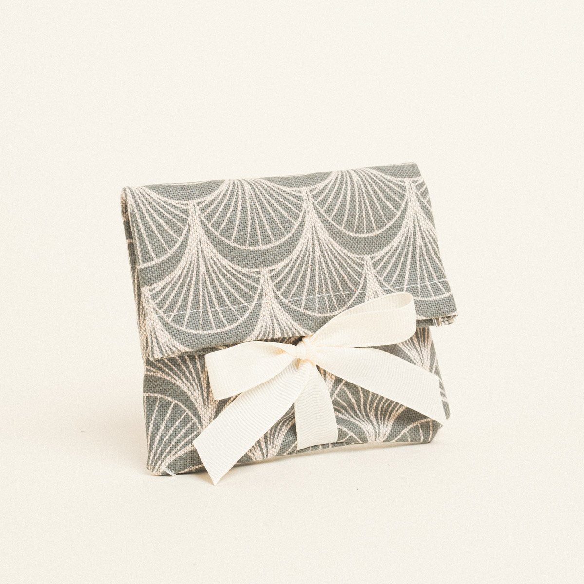 842988df-768e-4b27-a80b-689a4746716b Beauty Home ΠΟΥΓΚΙ ΜΕ ΚΟΡΔΕΛΑ 12 x 17 cm ΛΑΔΙ ART DECO - Image 1