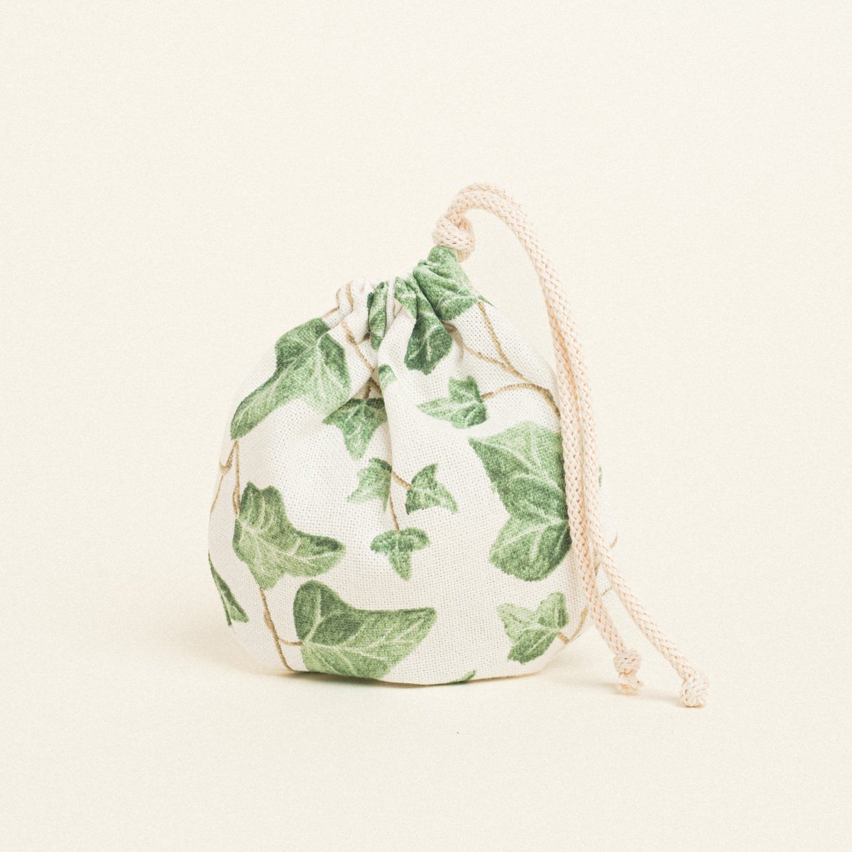 8fe028a8-fe92-4756-9dc3-551241f7c724 Beauty Home ΠΟΥΓΚΙ ΟΒΑΛ ΜΕ ΚΟΡΔΟΝΙ 13 x 14 cm ΚΙΣΣΟΣ ΜΕ ΟΨΗ ΑΚΟΥΑΡΕΛΑΣ - Image 1