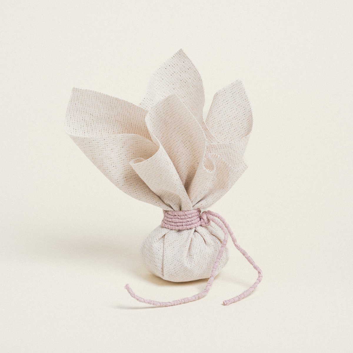 9731c799-36ee-497b-b192-949c2fcb962e-3 Beauty Home ΜΑΝΤΗΛΙ 27 x 27 cm ΕΚΡΟΥ ΧΡΥΣΟ LUREX - Image 1