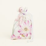 Beauty Home ΠΟΥΓΚΙ ΜΕ ΚΟΡΔΟΝΙ 12 x 17 cm ΠΟΠΛΙΝΑ ΑΝΘΗ ΣΕ ΛΙΛΑ ΑΠΟΧΡΩΣΕΙΣ