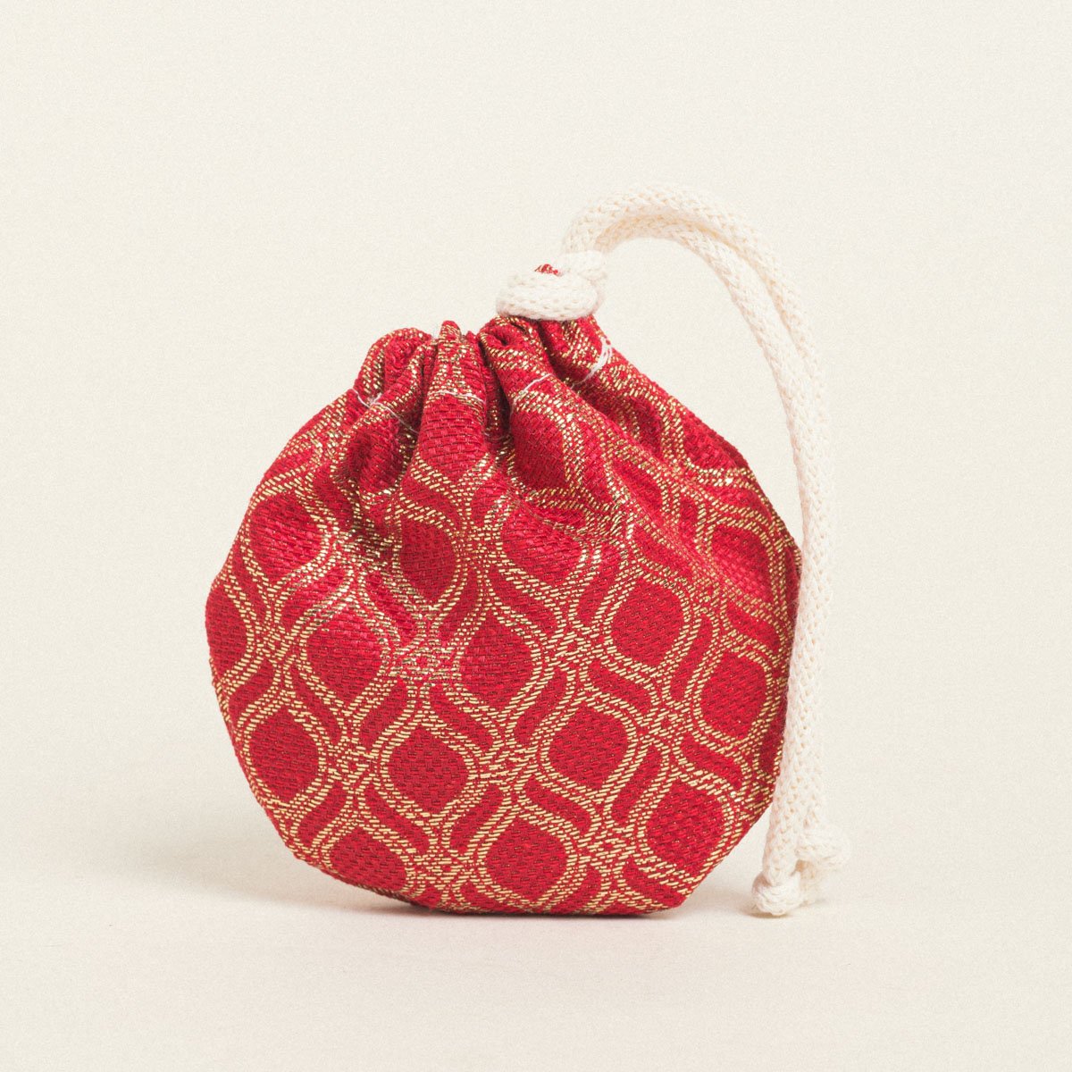 d5dcc2d4-11b7-41ae-95bf-1d0fda3c5f74 Beauty Home ΠΟΥΓΚΙ ΟΒΑΛ ΜΕ ΚΟΡΔΟΝΙ 13 x 14 cm ΖΑΚΑΡ ΟΡΙΕΝΤΑΛ ΚΟΚΚΙΝΟ-ΧΡΥΣΟ - Image 1