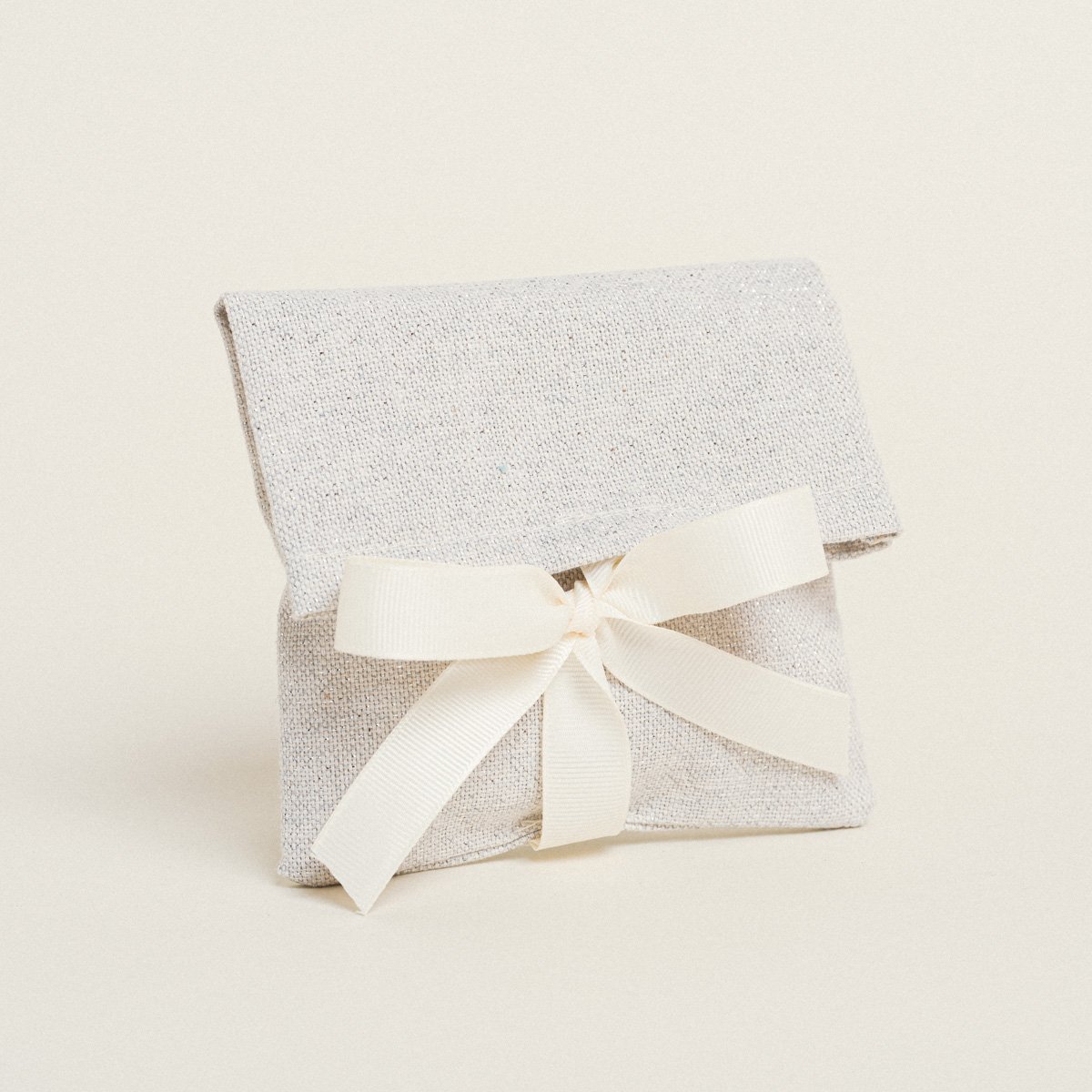 e3b99c8b-3357-471c-af81-49cddb0d4143-3 Beauty Home ΠΟΥΓΚΙ ΜΕ ΚΟΡΔΕΛΑ 12 x 17 cm ΓΚΡΙ ΑΣΗΜΙ LUREX - Image 1