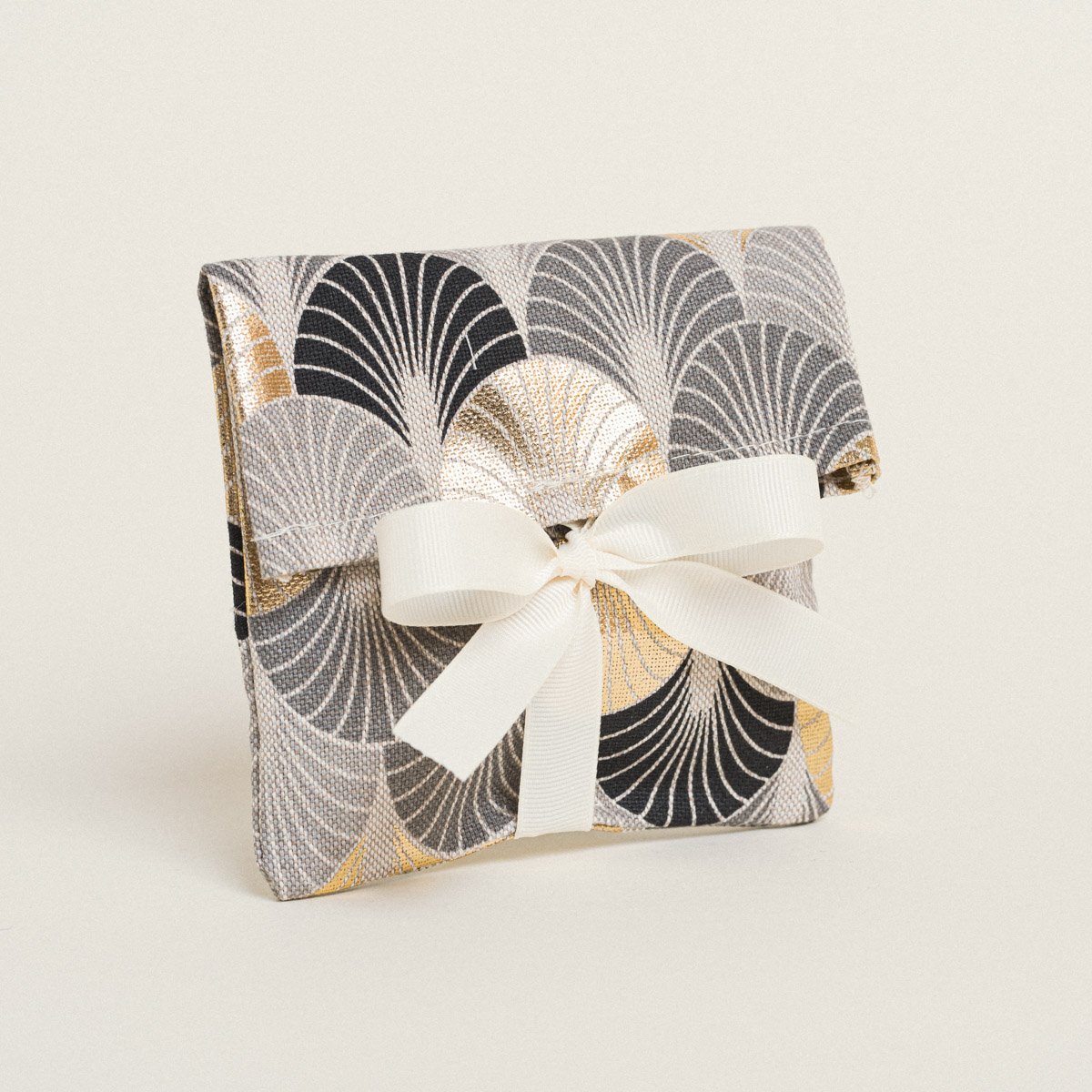 f030bee3-939b-4c45-853f-f16fba86d16a Beauty Home ΠΟΥΓΚΙ ΜΕ ΚΟΡΔΕΛΑ 12 x 17 cm ΧΡΥΣΟ ART DECO - Image 1