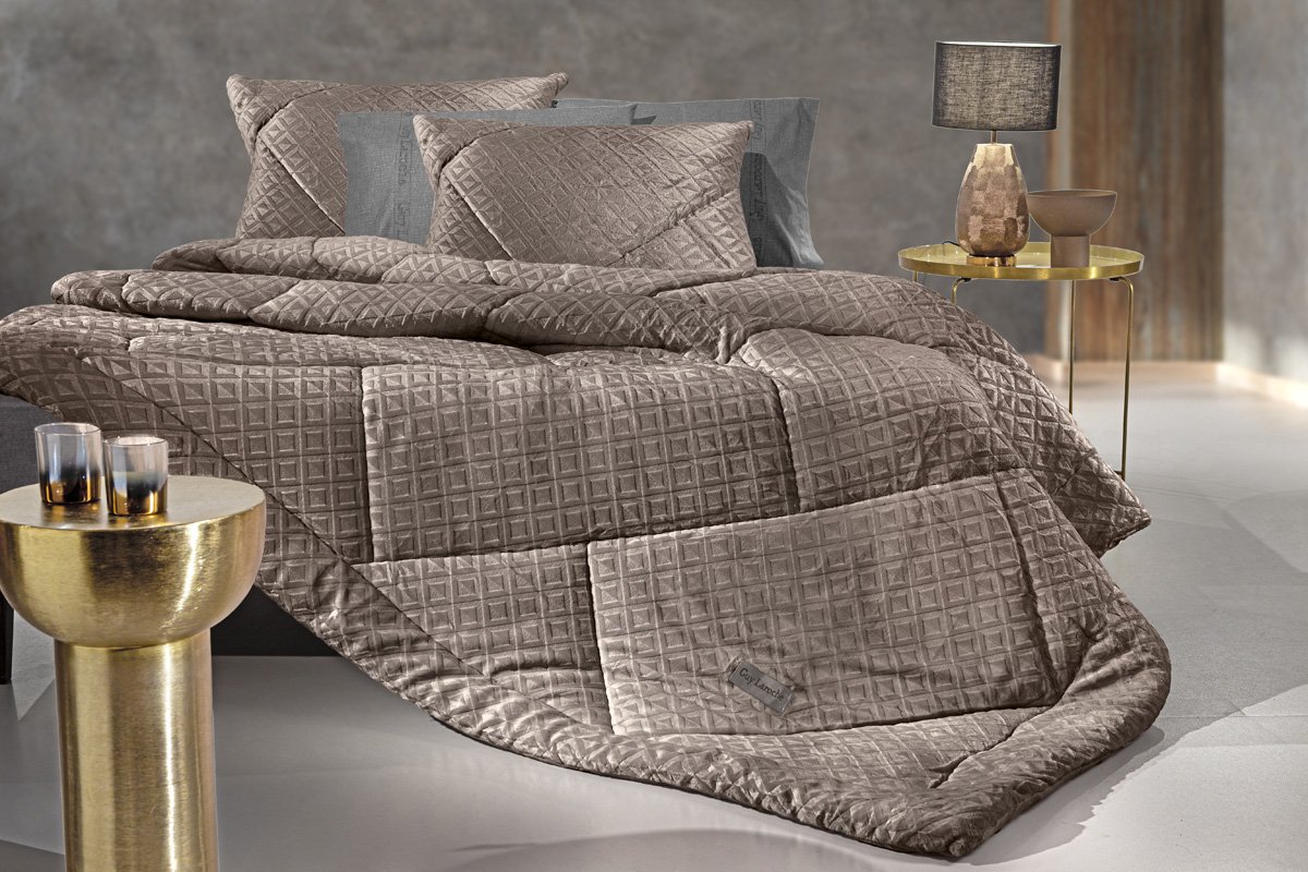 1111086225015 Κουβερτοπάπλωμα King Size 240×260 Guy Laroche Profile Cocoa - Image 1
